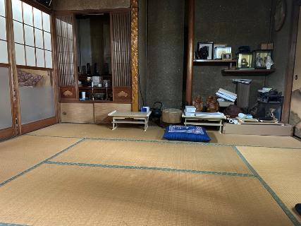 1960s wood house on a large plot in Tochigi