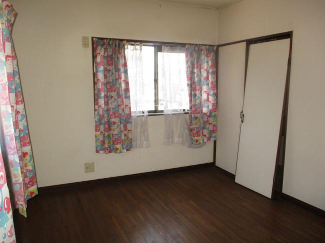 1980s concrete house, 20-min walk to station, Okayama
