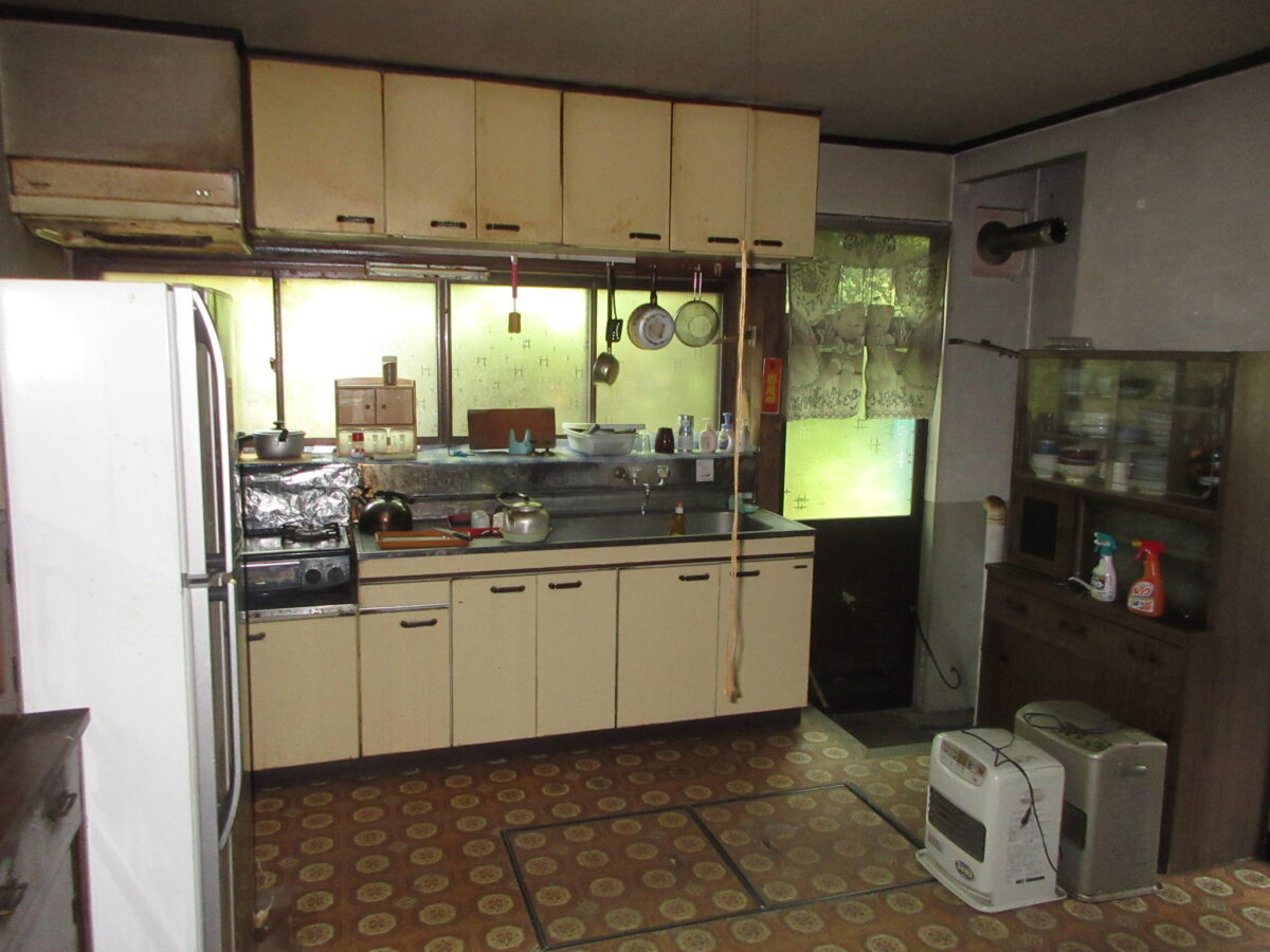 1980s wood house on a large plot in Iwate