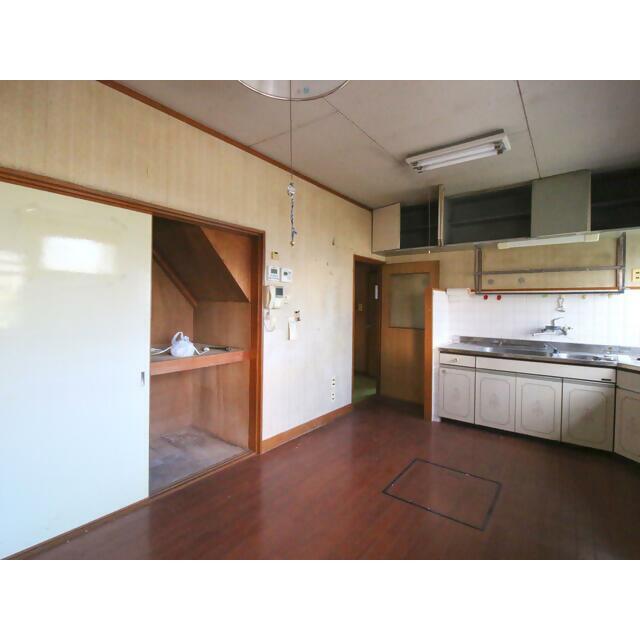 1970s wood house, 16-min walk to station, Mie