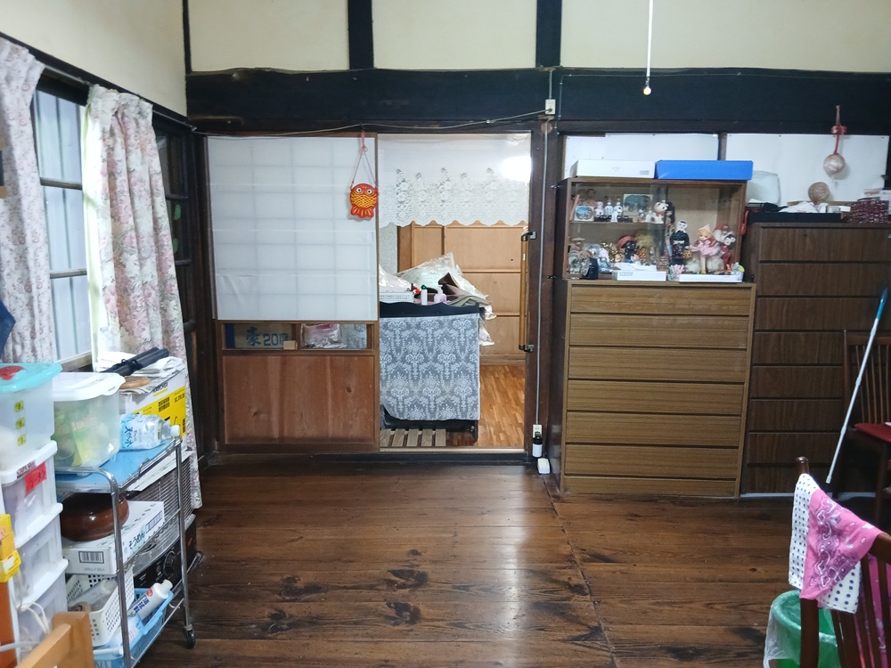 1940s wood house on a large plot in Iwate