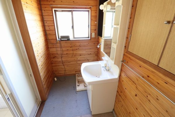 1970s wood house, 17-min walk to station, Shimane
