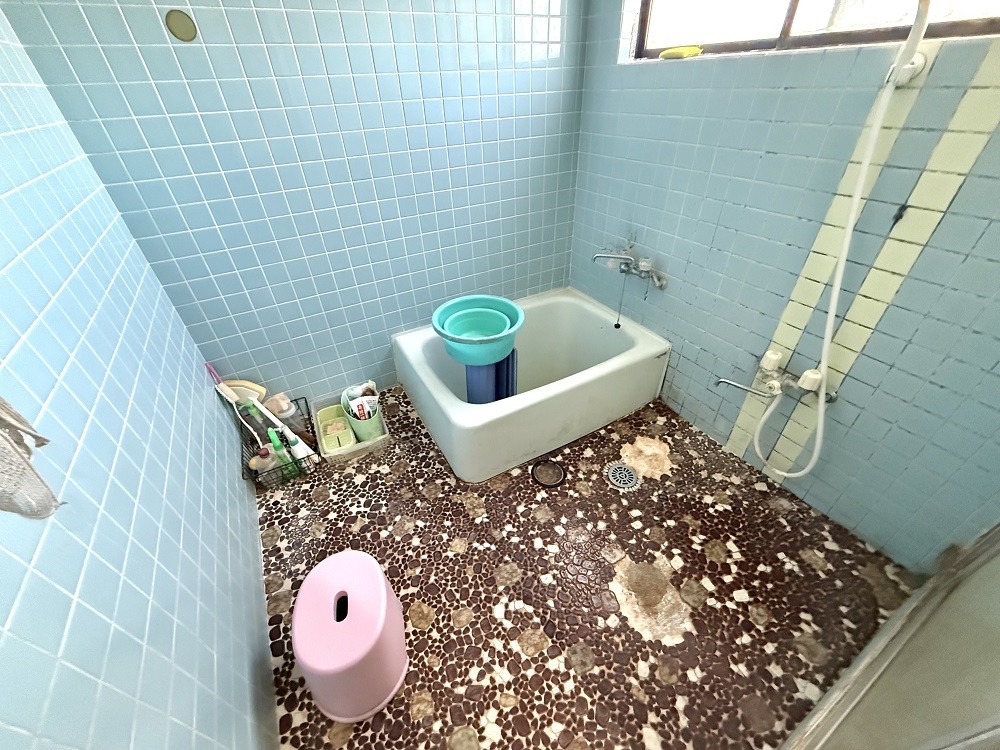1980s concrete house near the coast in Ibusuki, Kagoshima