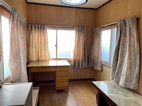 1970s wood house, 14-min walk to station, Iwate