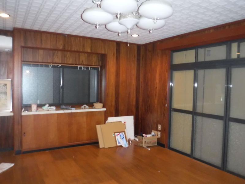 1970s wood house, 12-min walk to station, Mie