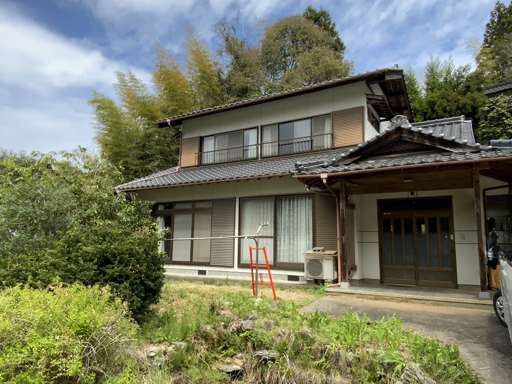 1980s wood house on a large plot in Yamaguchi