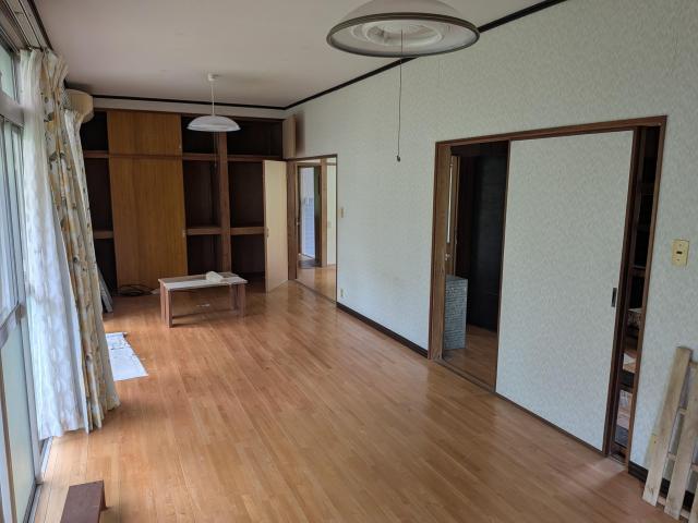 1970s wood house, 19-min walk to station, Nagasaki