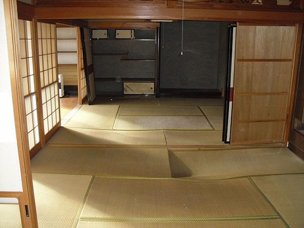 1960s wood house on a large plot in Iwate