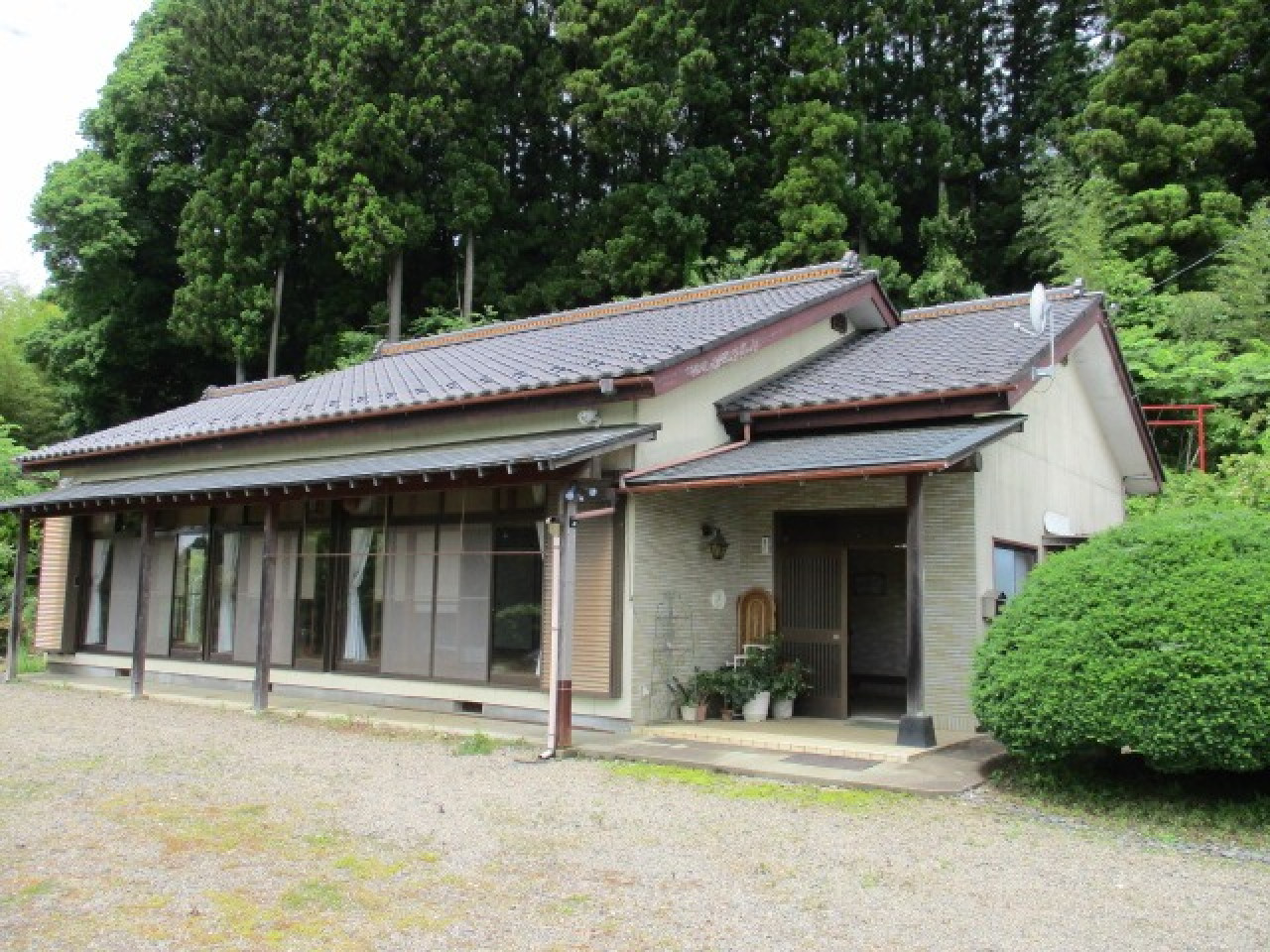 1980s wood house on a large plot in Tochigi