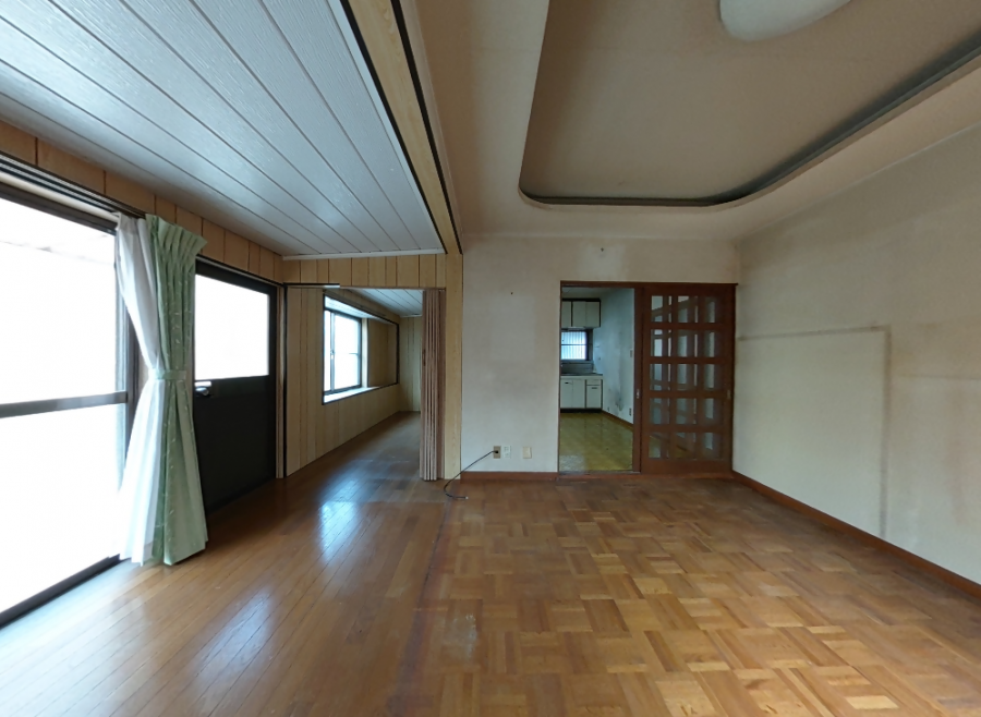1980s wood house, 3-min walk to station, Shizuoka