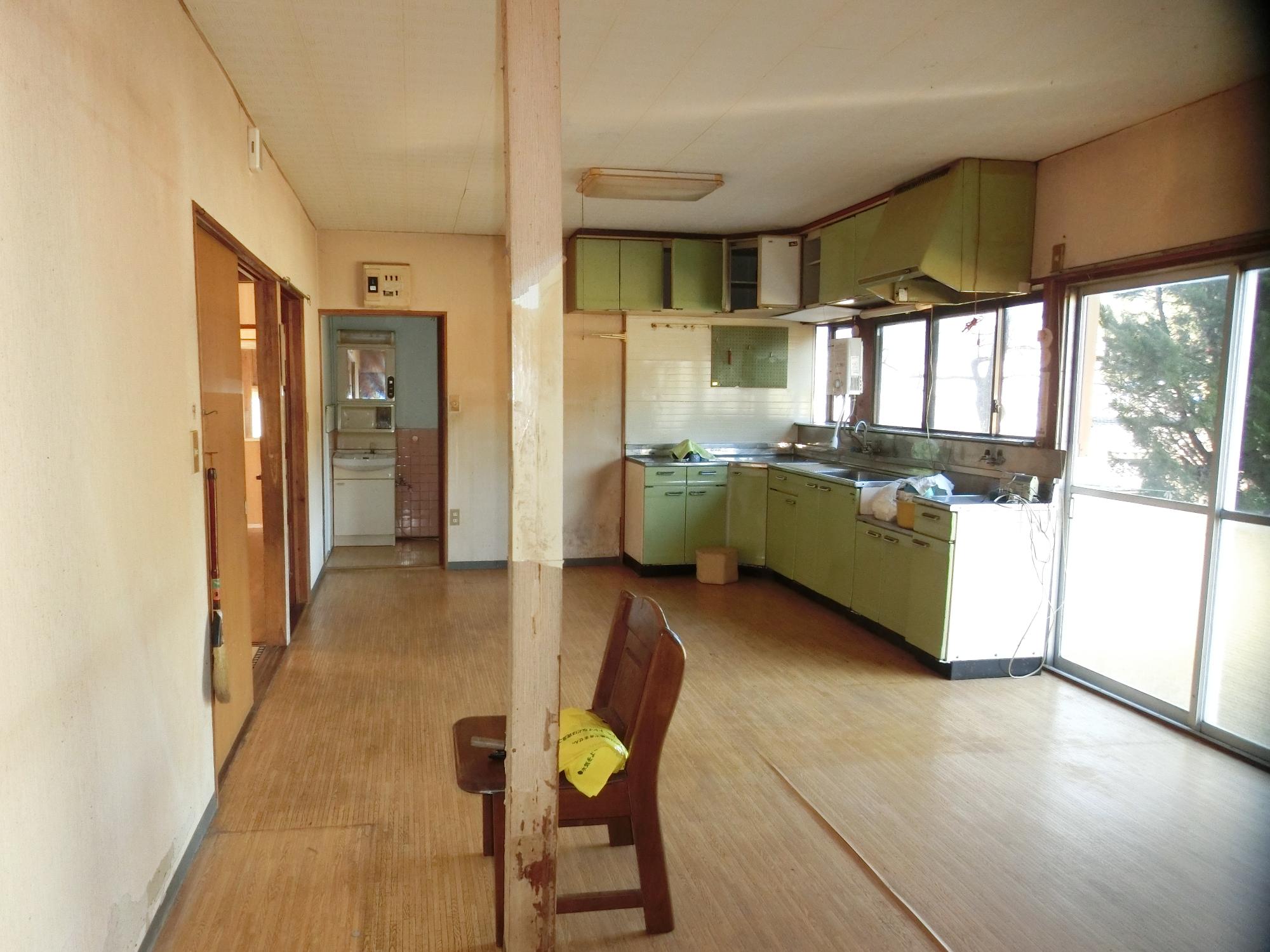 1970s wood house on a large plot in Fukuoka