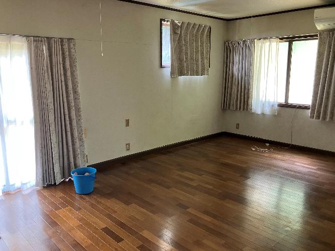 1970s wood house on a large plot in Tochigi