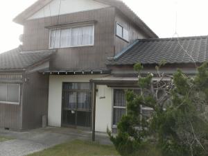 1970s wood house on a large plot in Niigata