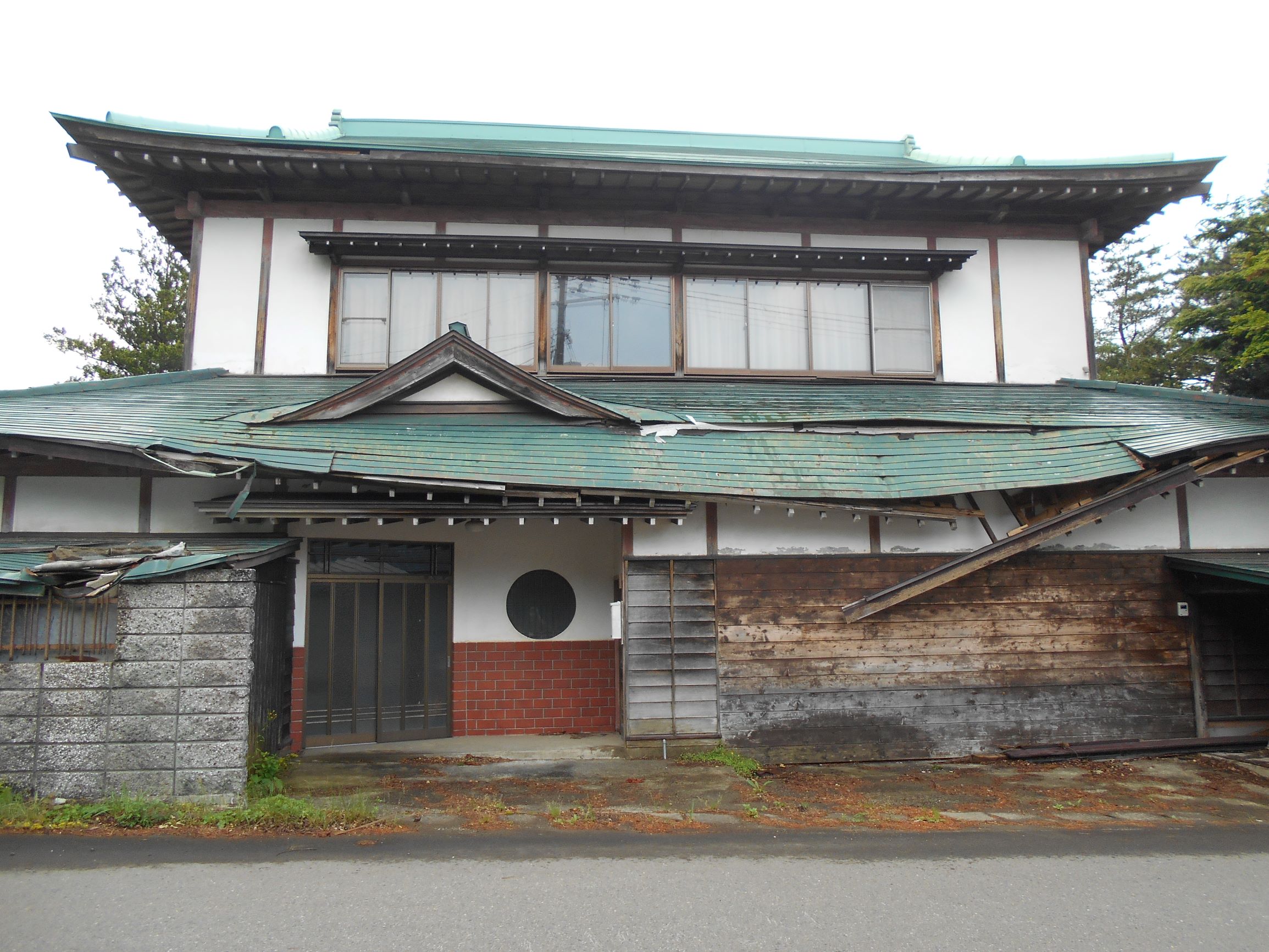 1970s wood house on a large plot in Kitakami