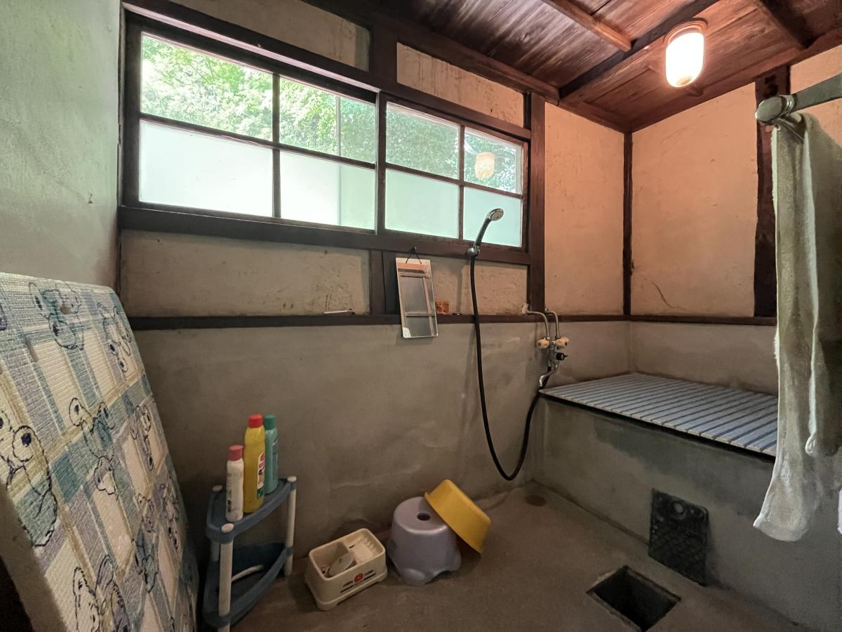 1950s wood house on a large plot in Miyazu, Kyoto