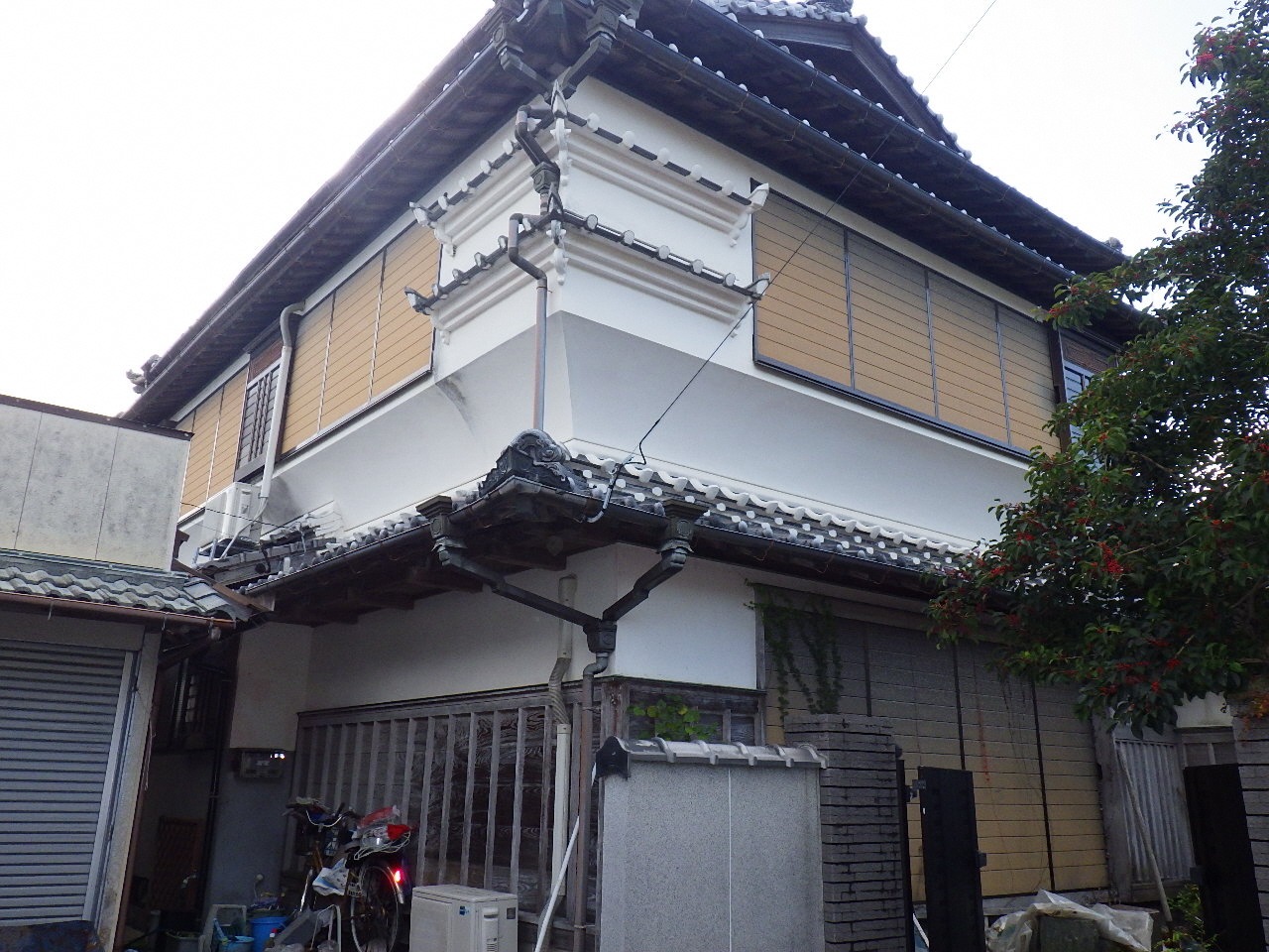 1980s wood house in Kochi