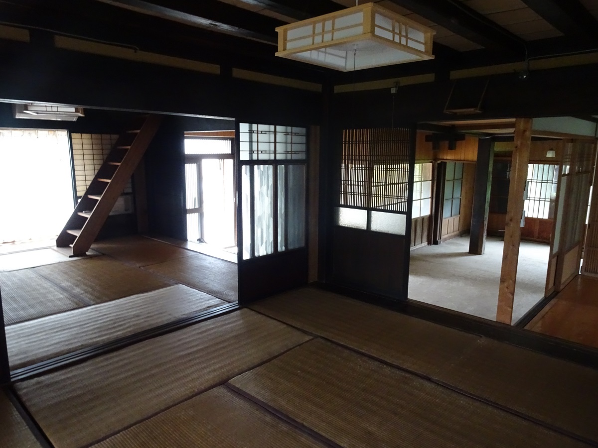 1910s wood house on a large plot in Hyogo