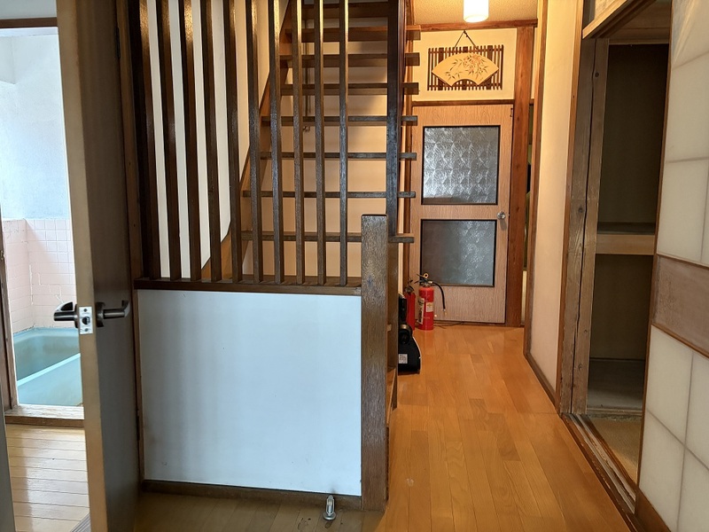 1970s wood house, 14-min walk to station, Niigata