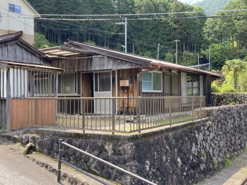 Wood house on a large plot in Nara