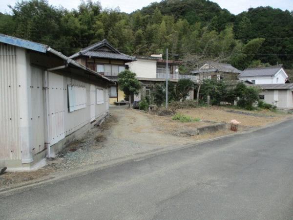 House, 14-min walk to station, Ehime