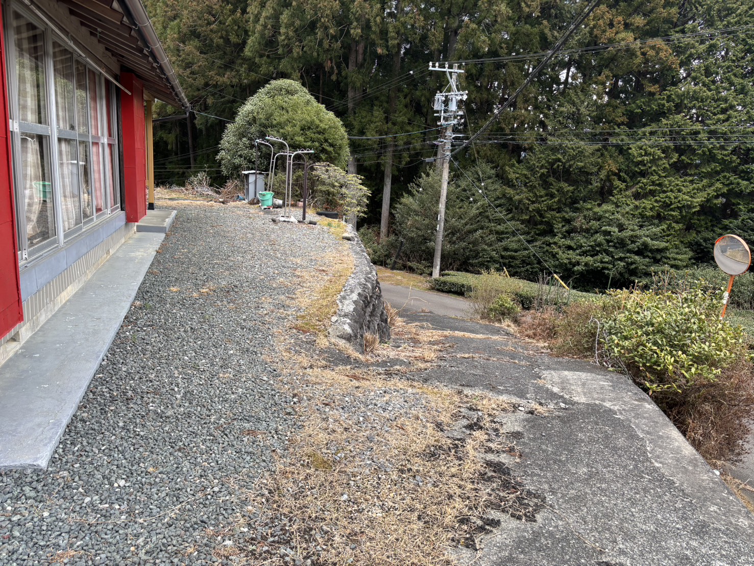 1970s wood house on a large plot in Shizuoka