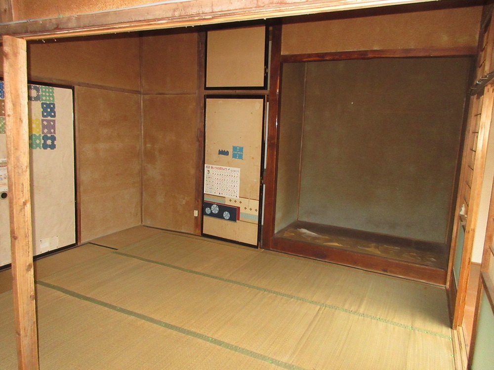 1960s wood house, 16-min walk to station, Iwate
