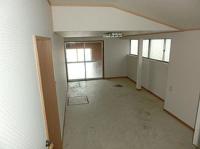 1970s wood house on a large plot in Niigata