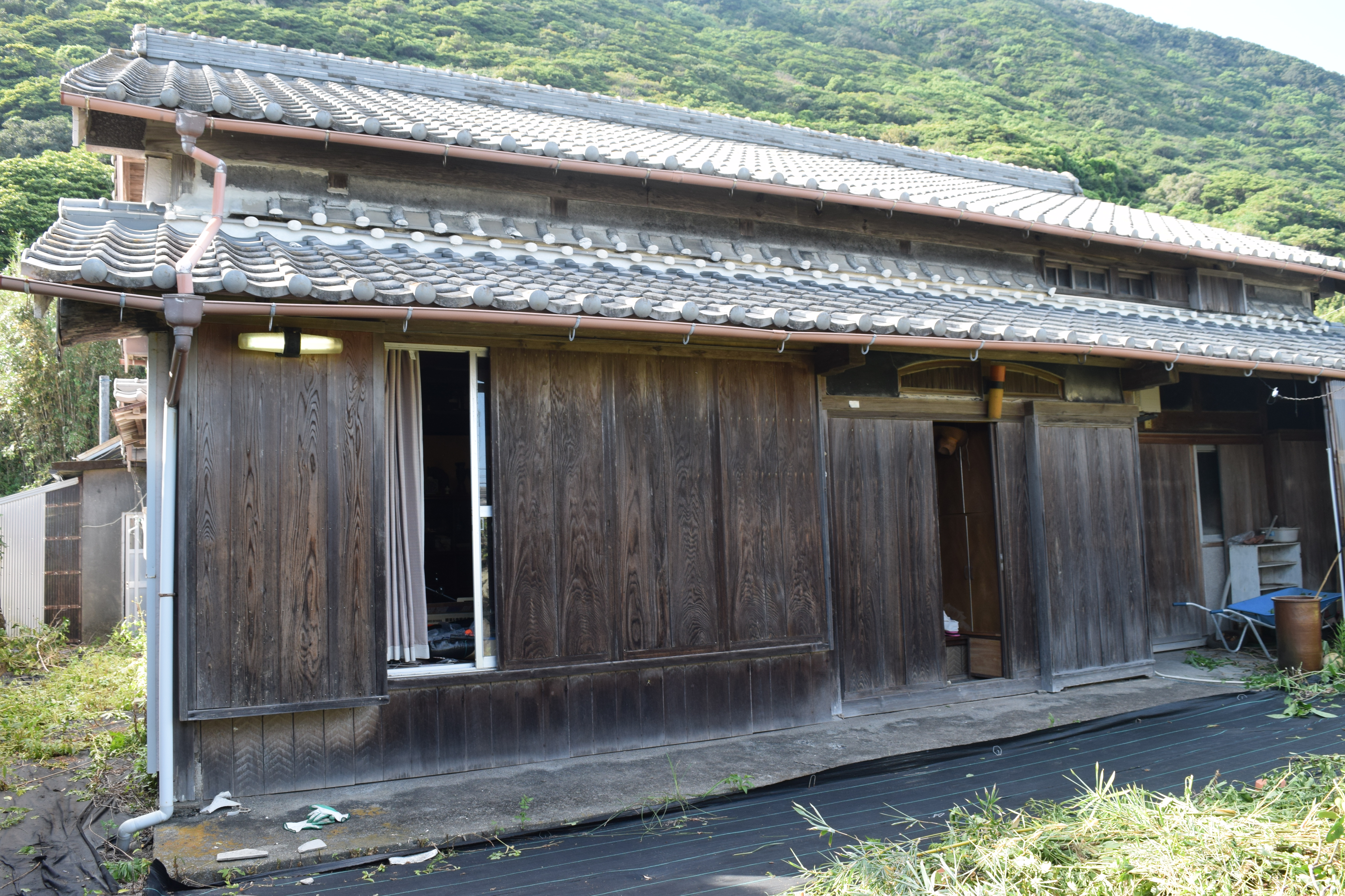 Wood house on a large plot in Kochi