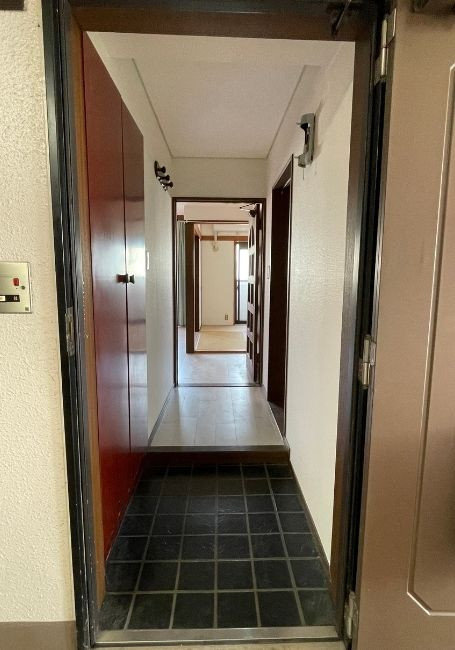1980s concrete house, 7-min walk to station, Miyagi