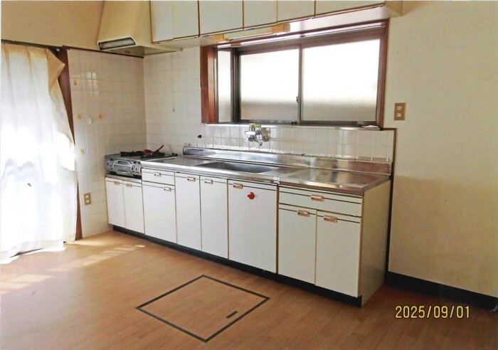 1990s wood house, 7-min walk to station, Kagawa