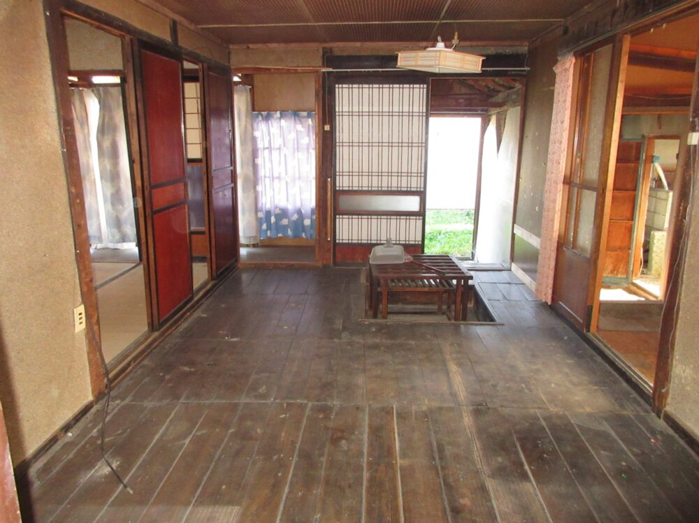 1940s wood house on a large plot in Iwate