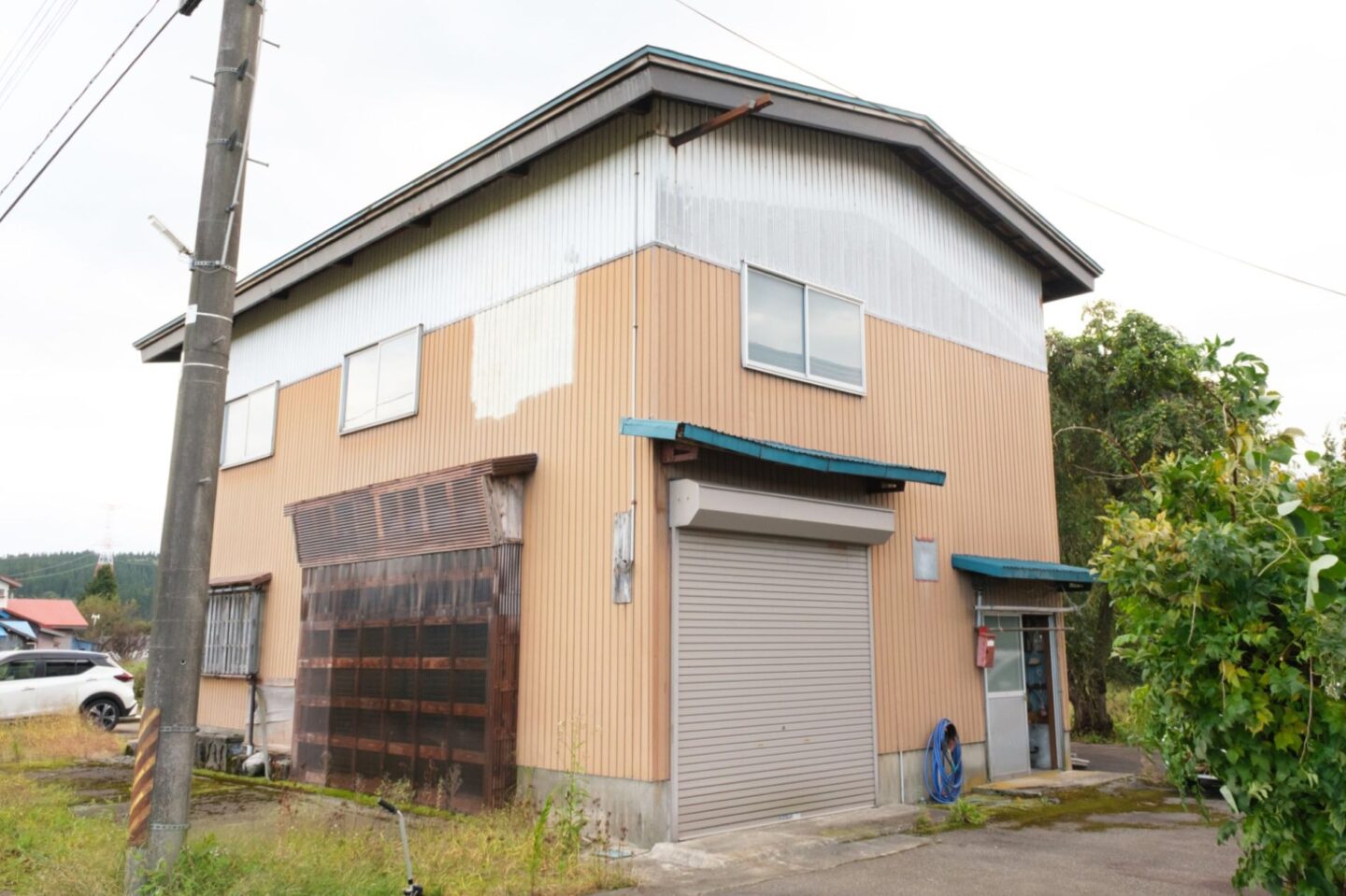 1990s wood house on a large plot in Yamagata
