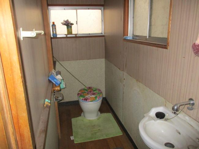 1960s wood house, 15-min walk to station, Okayama