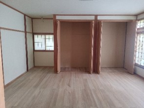 1980s wood house on a large plot in Niigata