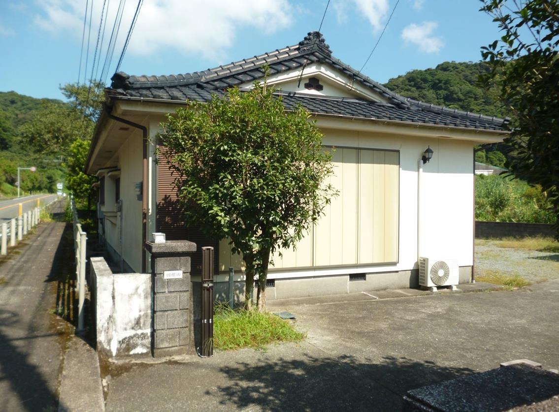 1980s wood house in Satsumayama, Ichikikushikino