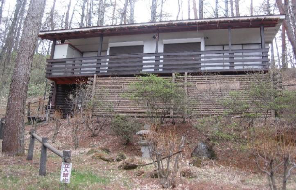 1980s wood house on a large plot in Nagano