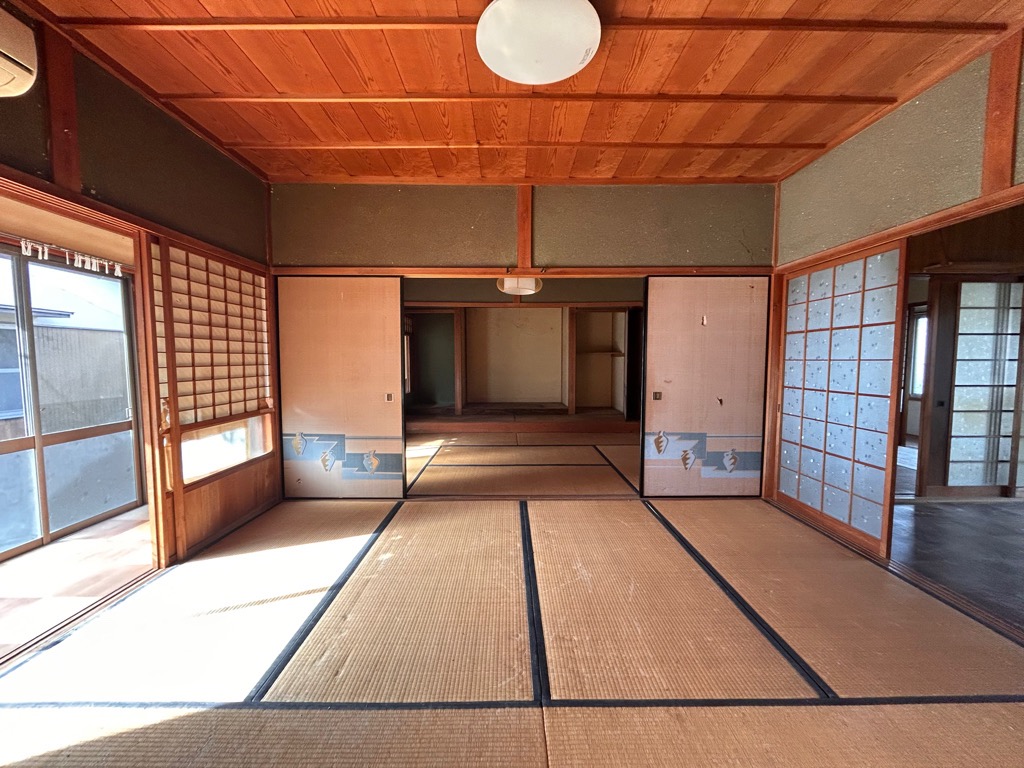 Wood house on a large plot in Monobe, Ayabe