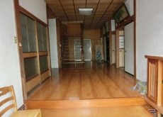 1980s wood house on a large plot in Niigata