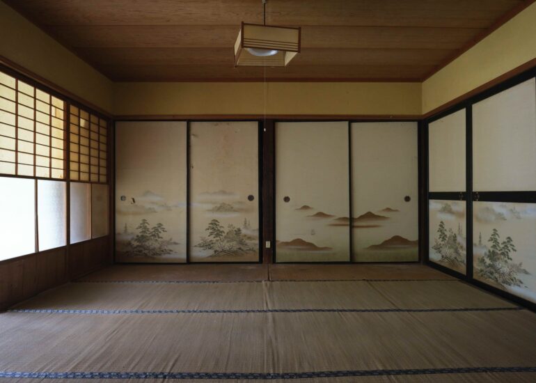 Wood house on a large plot in Matsusaka Kahada