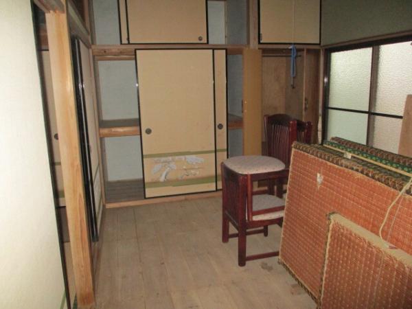 1980s wood house, 8-min walk to station, Ehime