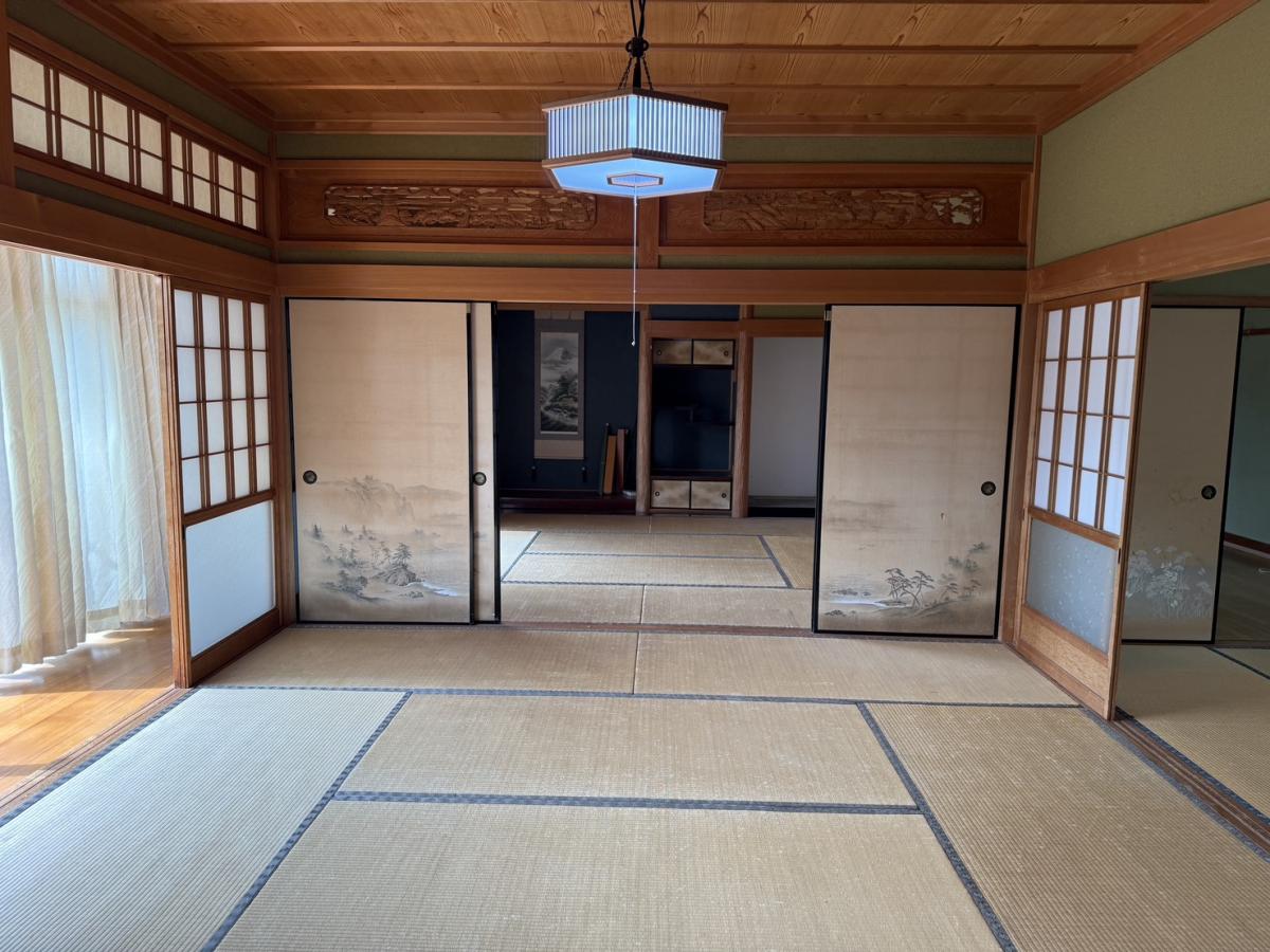1980s wood house in Miyazu, Kyoto, farmland, approval needed