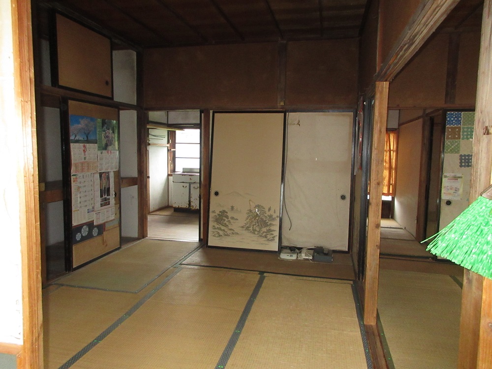 1960s wood house, 16-min walk to station, Iwate