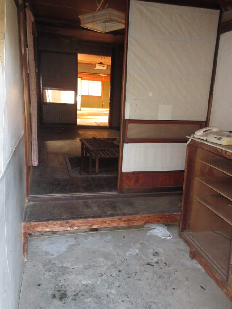1940s wood house on a large plot in Iwate