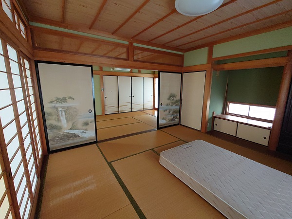 1970s wood house, 3-min walk to station, Tottori