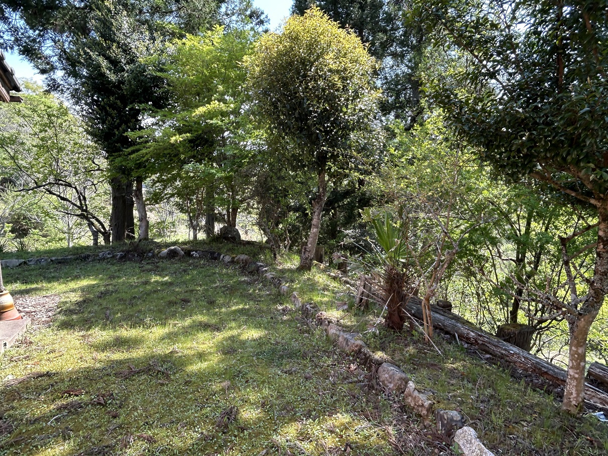 1980s wood house on a large plot in Fukuchiyama, Kyoto