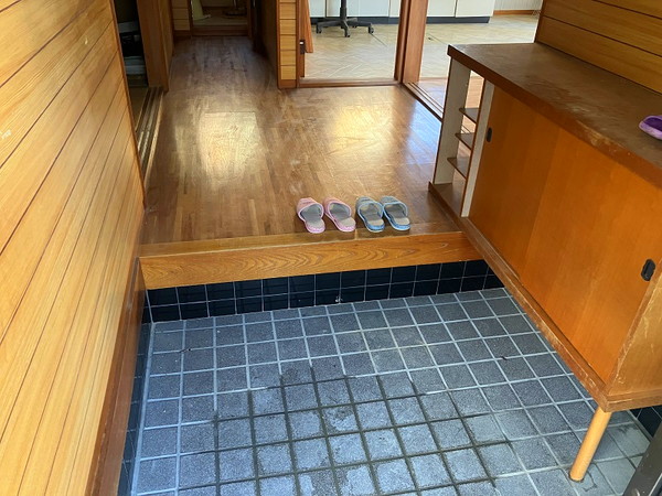 1980s wood house, 5-min walk to station, Shizuoka
