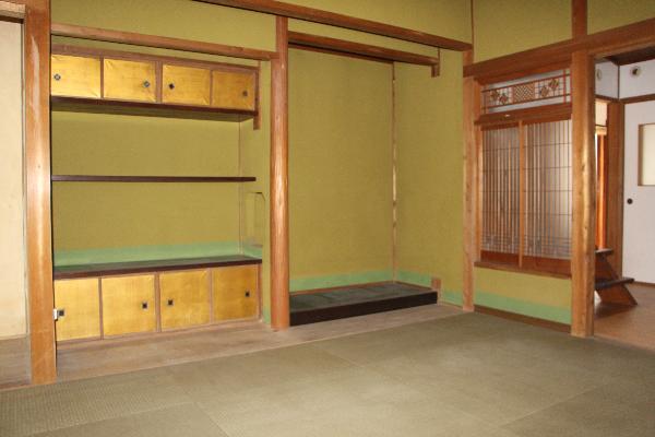 1960s wood house with storehouses in Hyogo
