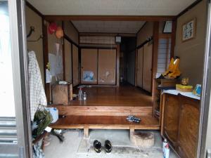 1940s wood house on a large plot in Niigata