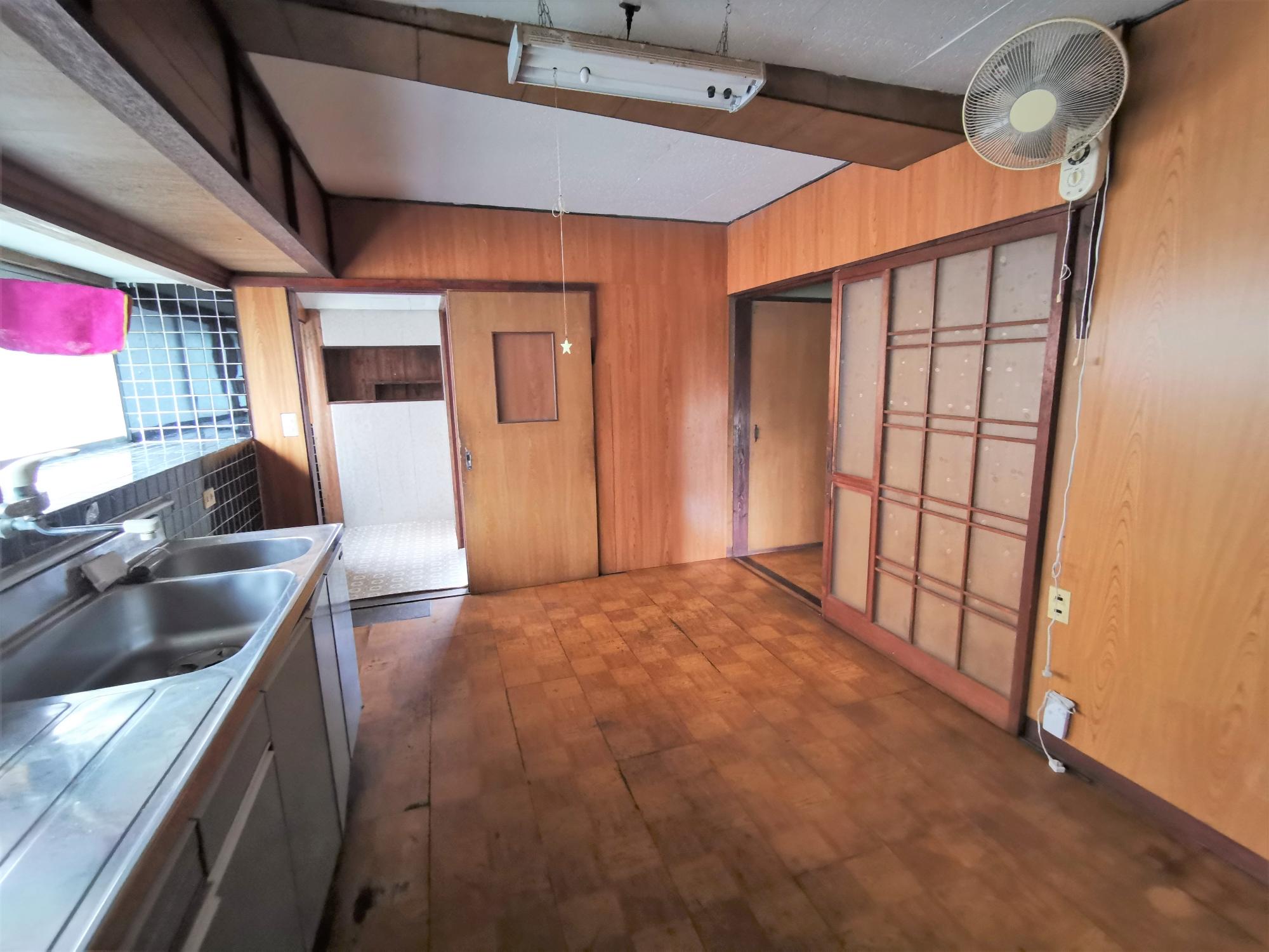 Wood house with outbuildings in Fukuoka