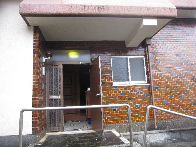 1970s concrete house, 20-min walk to station, Satsumasendai